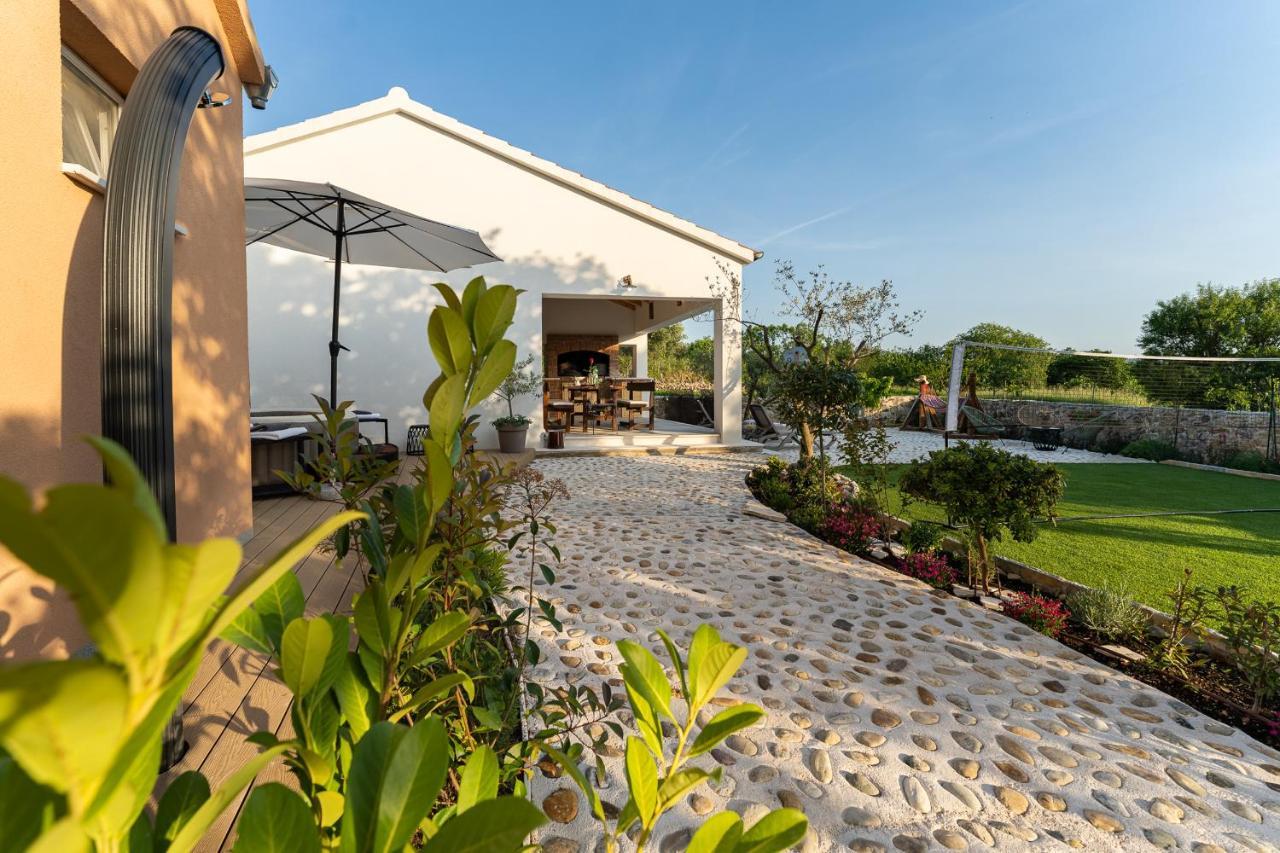 Holiday Home - Villa Thorak Anić Exterior foto