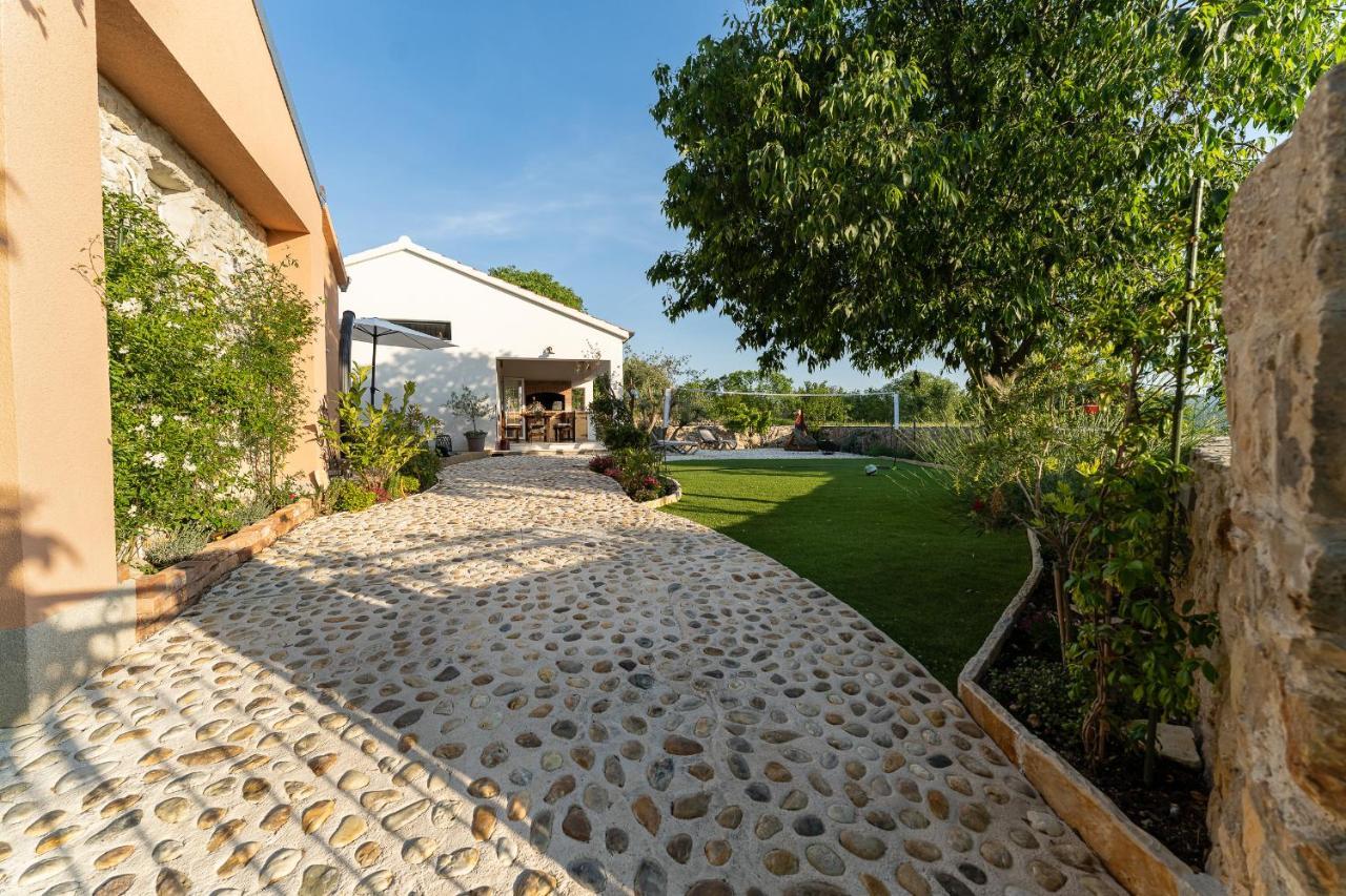 Holiday Home - Villa Thorak Anić Exterior foto