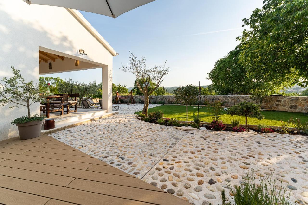 Holiday Home - Villa Thorak Anić Exterior foto