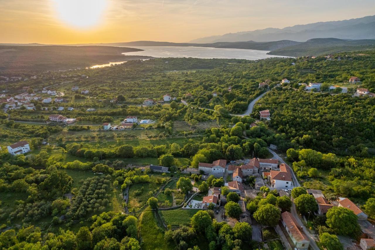Holiday Home - Villa Thorak Anić Exterior foto
