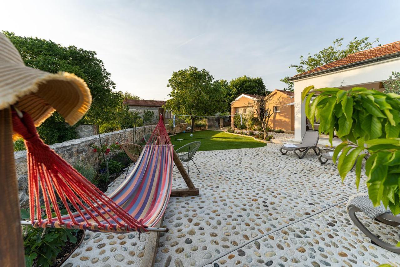 Holiday Home - Villa Thorak Anić Exterior foto